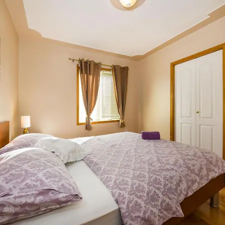 Apartment Beachfront Mareo *