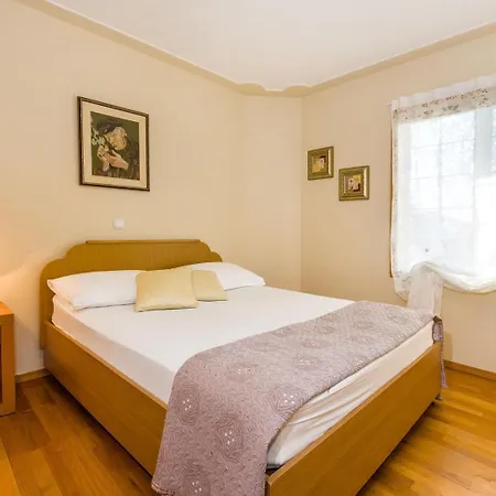 Apartment Beachfront Mareo *