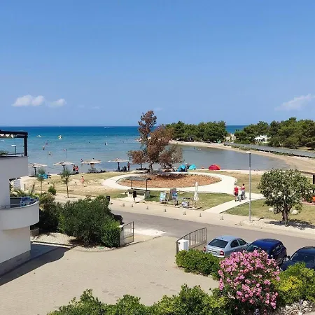 Beachfront Mareo アパート ザトン